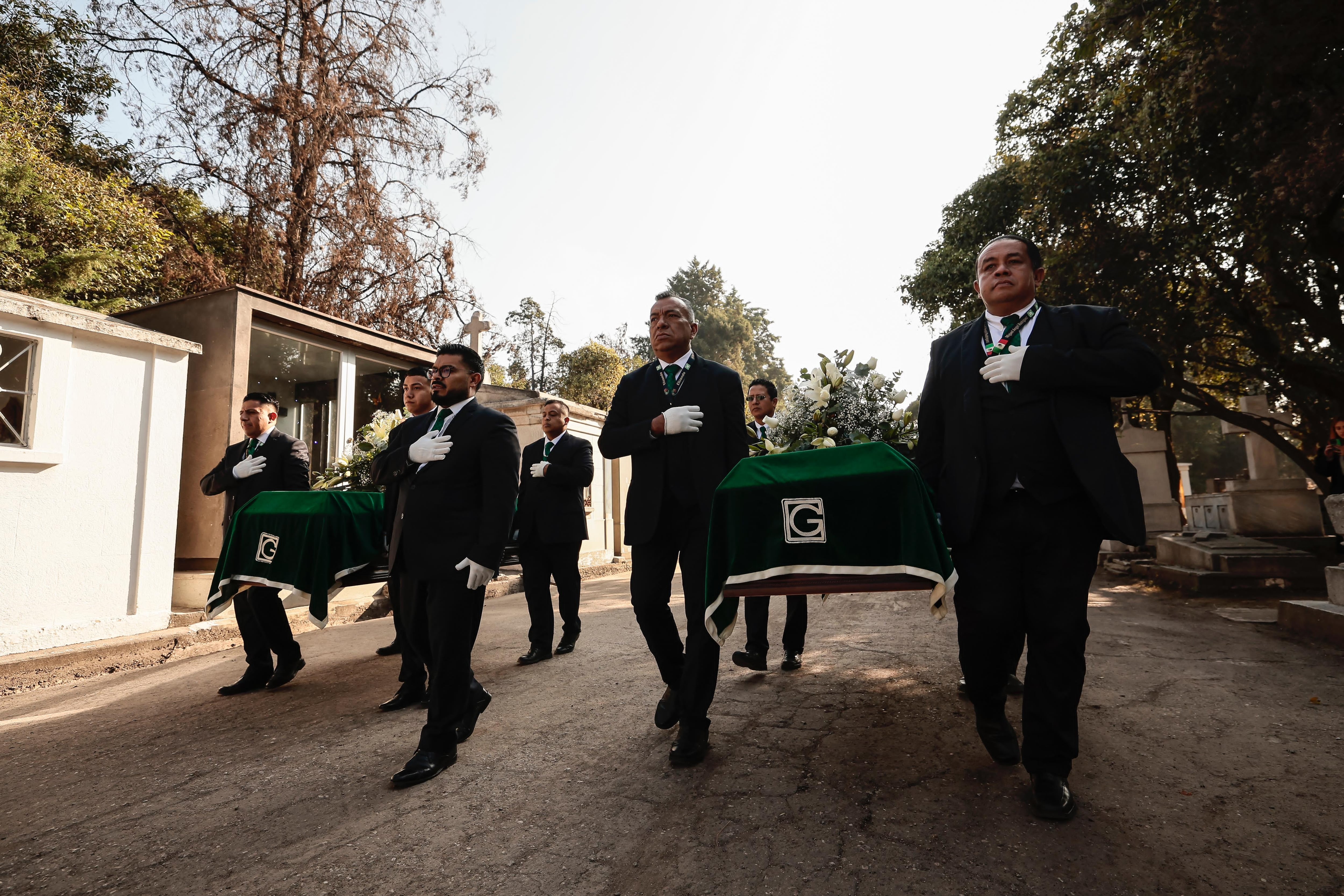 Exhumación de Rafael Altamira en el cementerio de Ciudad de México. Foto: EFE