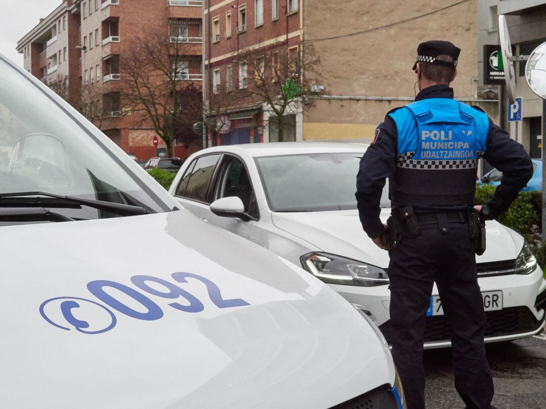 Policía Municipal de Pamplona en una calle de la ciudad.