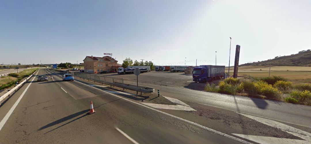 Varios camiones estacionados en la A-2 en Soria