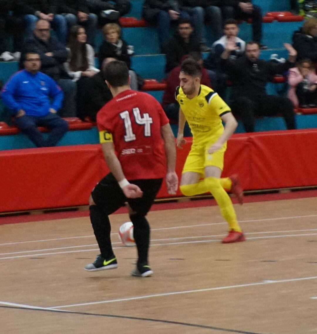 El partido fue muy intenso en la pista y al final, en la grada