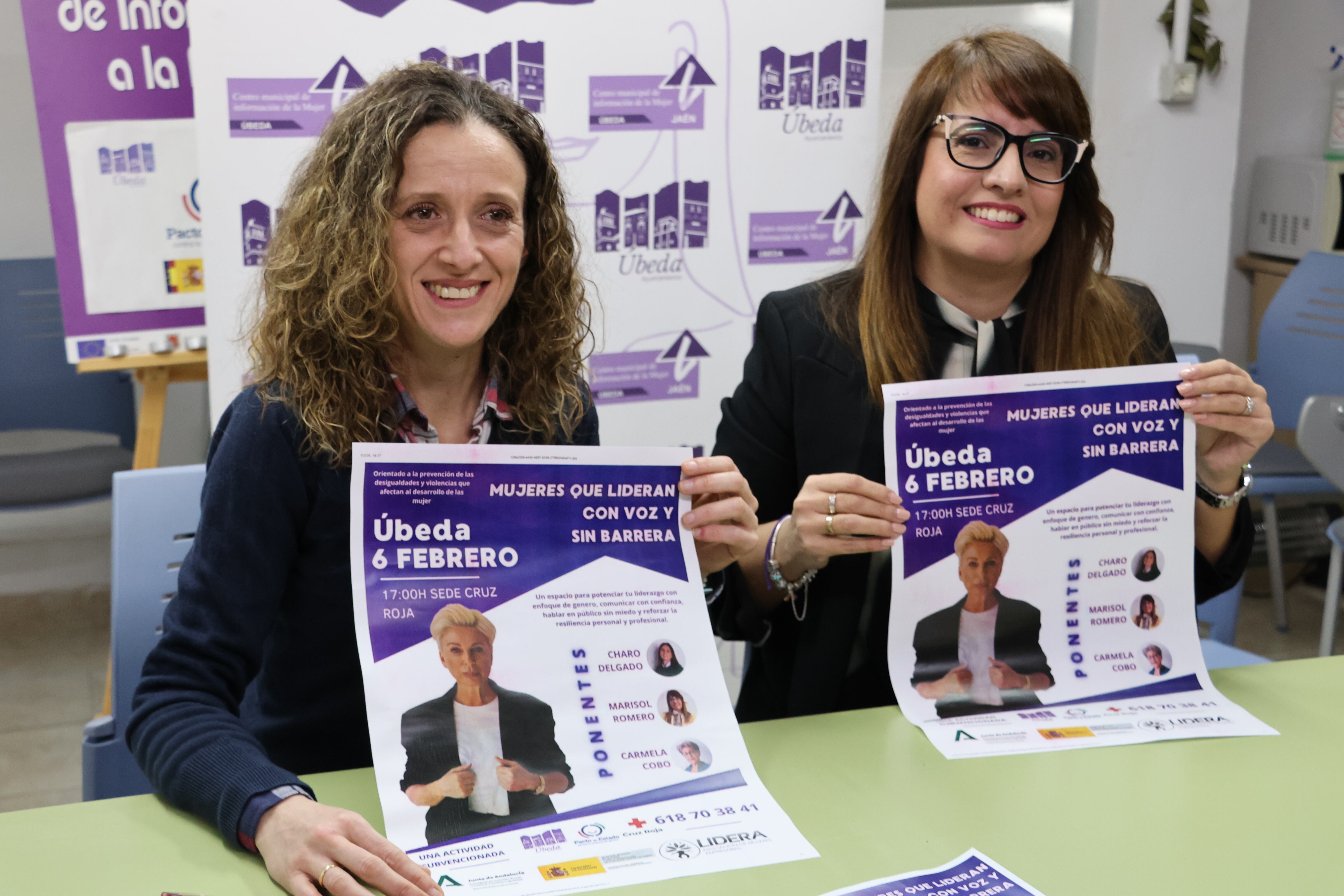 La edil Paquibel Millán, y Marisol Romero de 'Lidera', en la presentación de las jornadas en Úbeda.