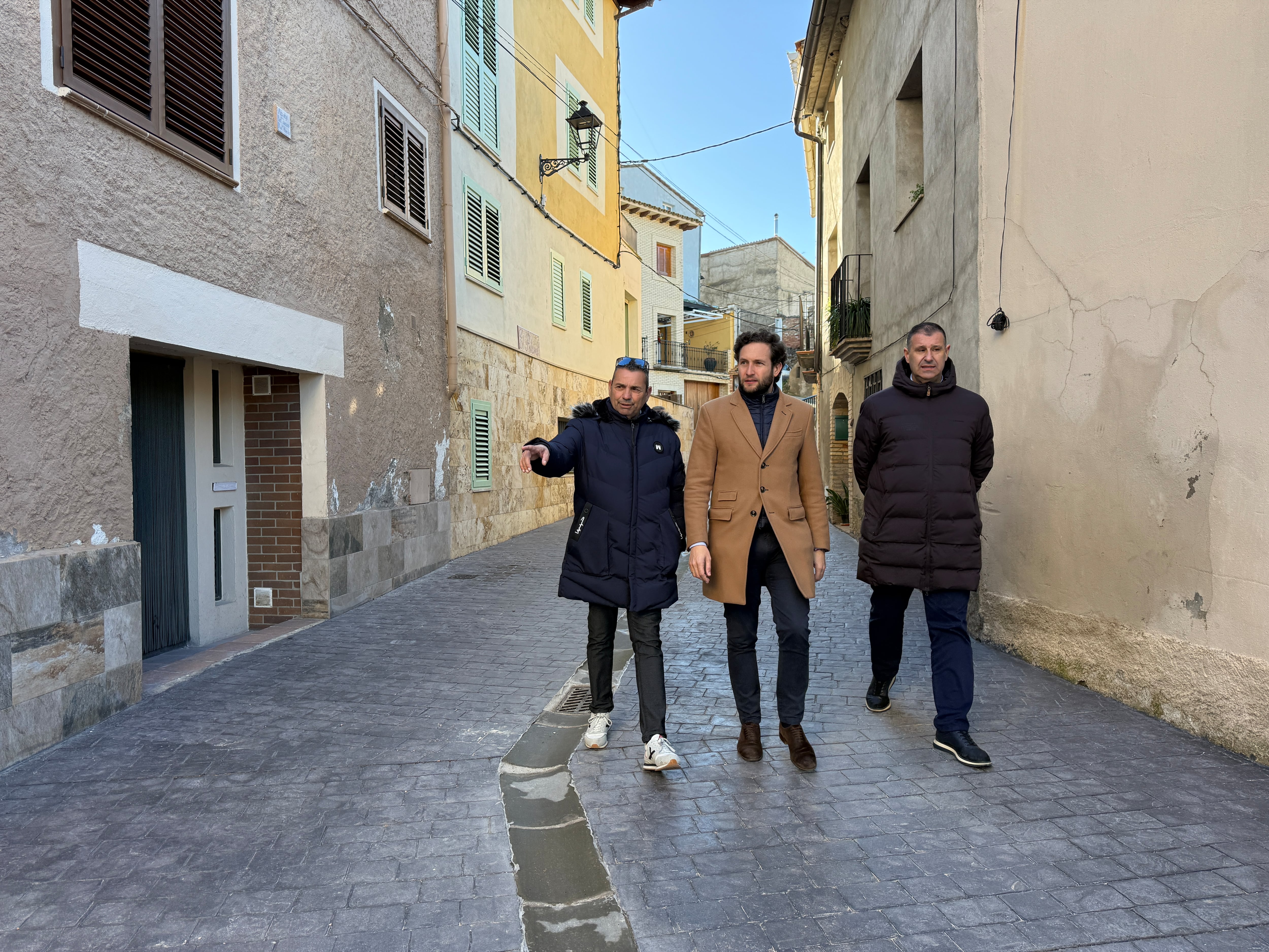 Obras de pavimentación financiadas por la DPH en Azanuy.