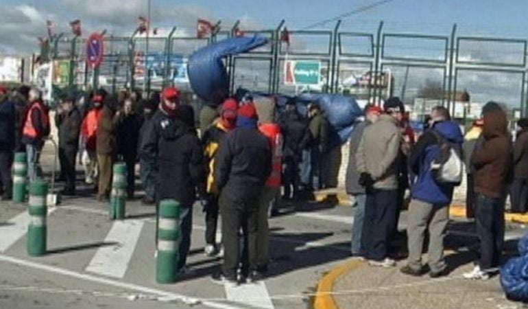 Los trabajadores de Coca Cola Fuenlabrada inician paros parciales.