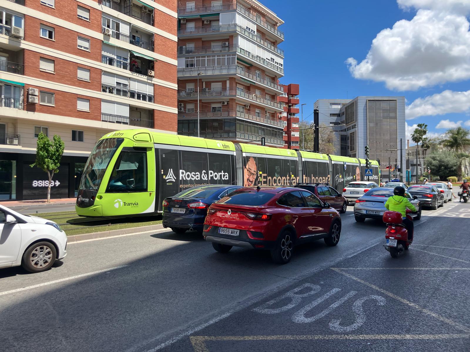 Tranvía de Murcia parado por la caída de la red eléctrica