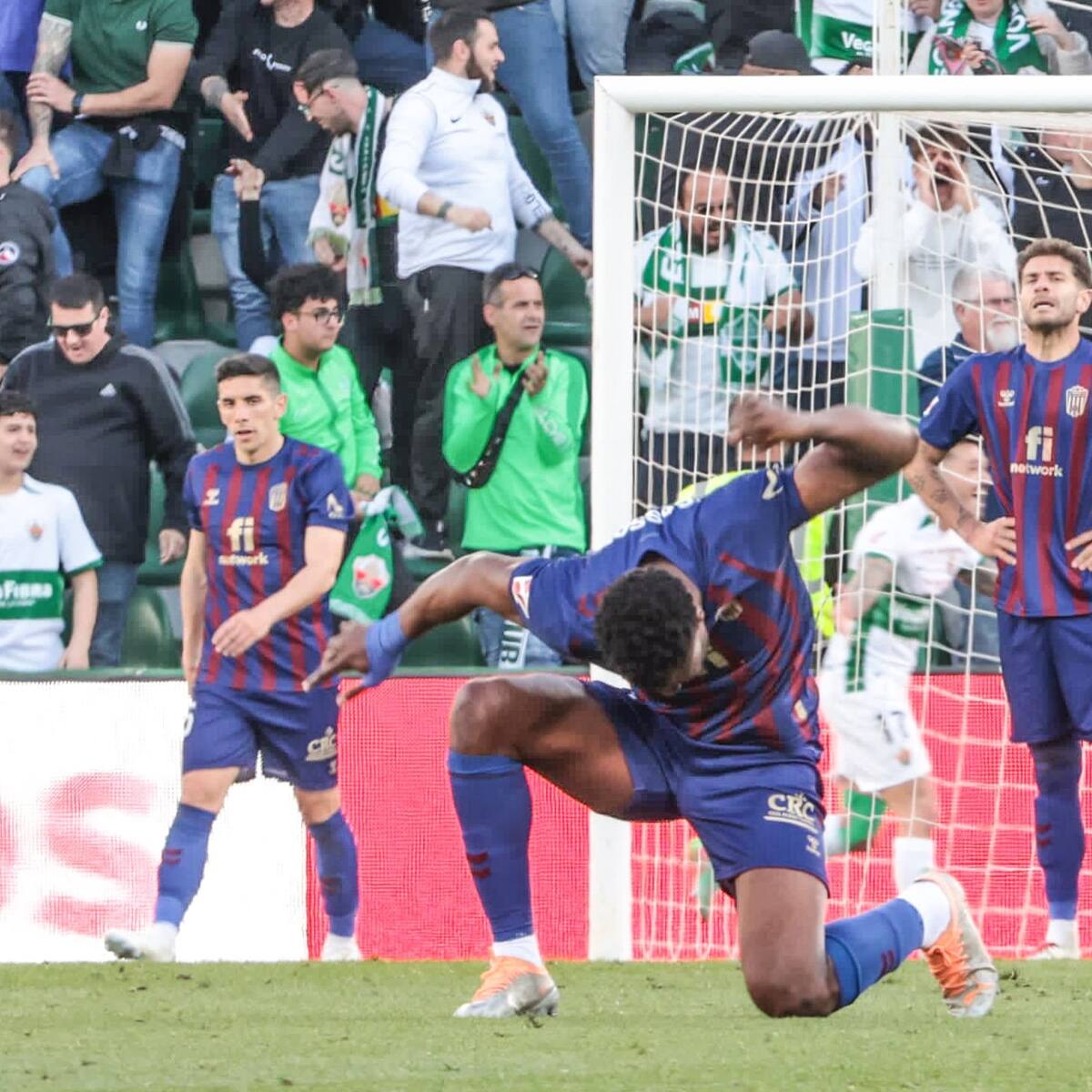 El Eldense sale a empatar y termina perdiendo en Elche (2-0)