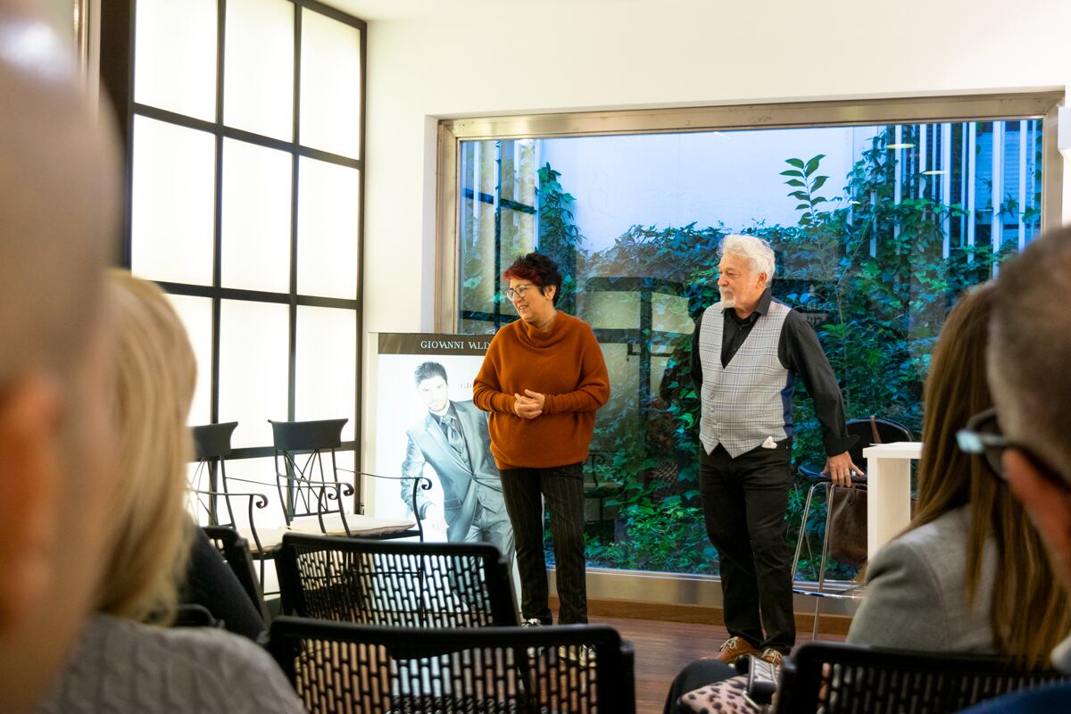 Ángela y Pedro de la Compañía de Gales