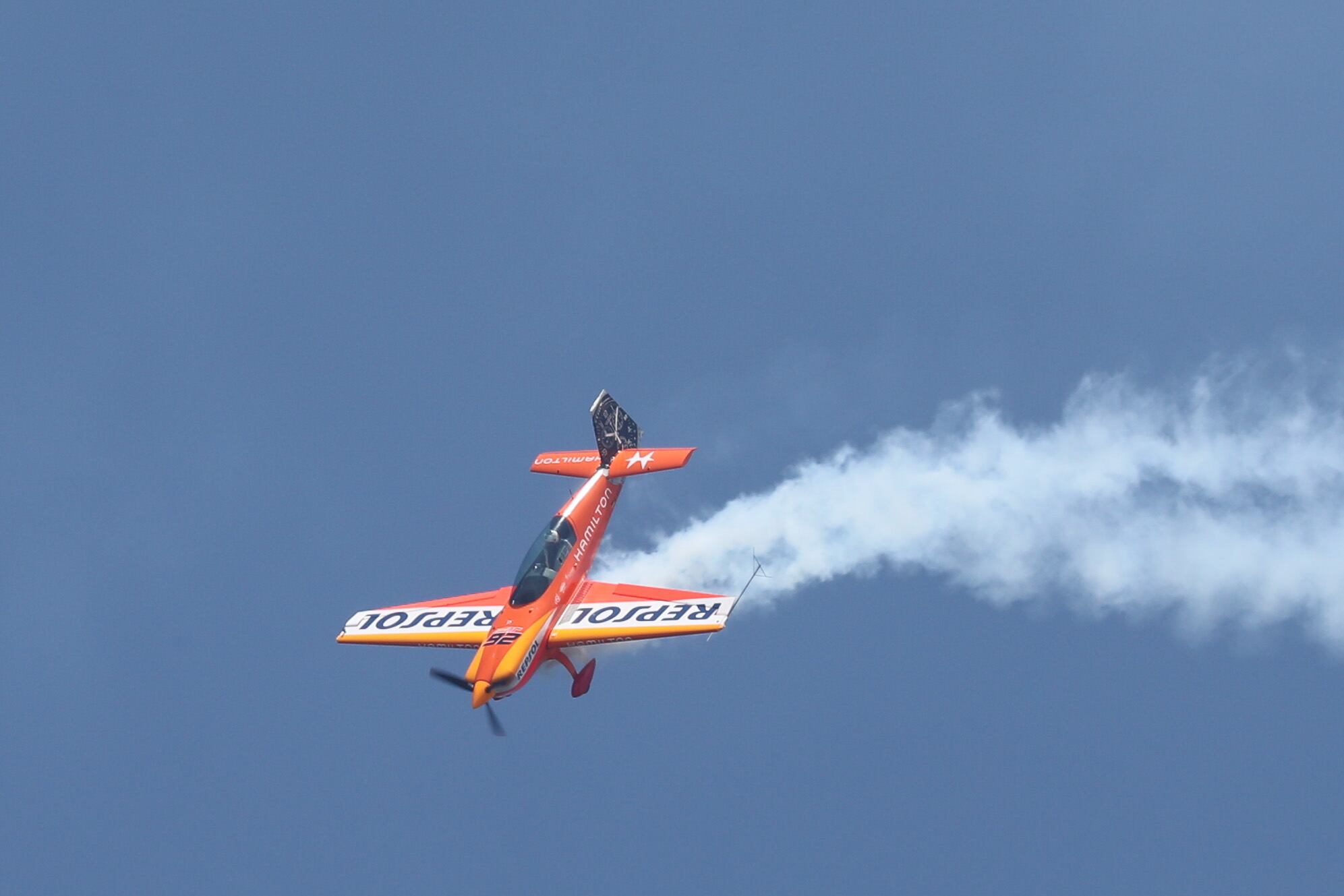 Foto: © DAMIAN ARIENZA, 24 julio 2022, GIJÓN, Damián Arienza
espectacular y multitudinario Festival Aéreo de Gijón
miles de personas se han congregado cerca de la costa gijonesa para disfrutar del impresionante vuelo de las aeronaves. Desde el mediodía de este domingo, doce pilotos y patrullas han sobrevolado el Cantábrico, con el espectacular cierre del F-18 y la Patrulla ASPA, calor, playa