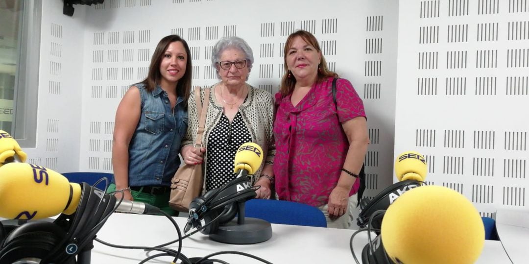 De izquierda a derecha, María Pérez, María Trujillo y Pilar Sierra