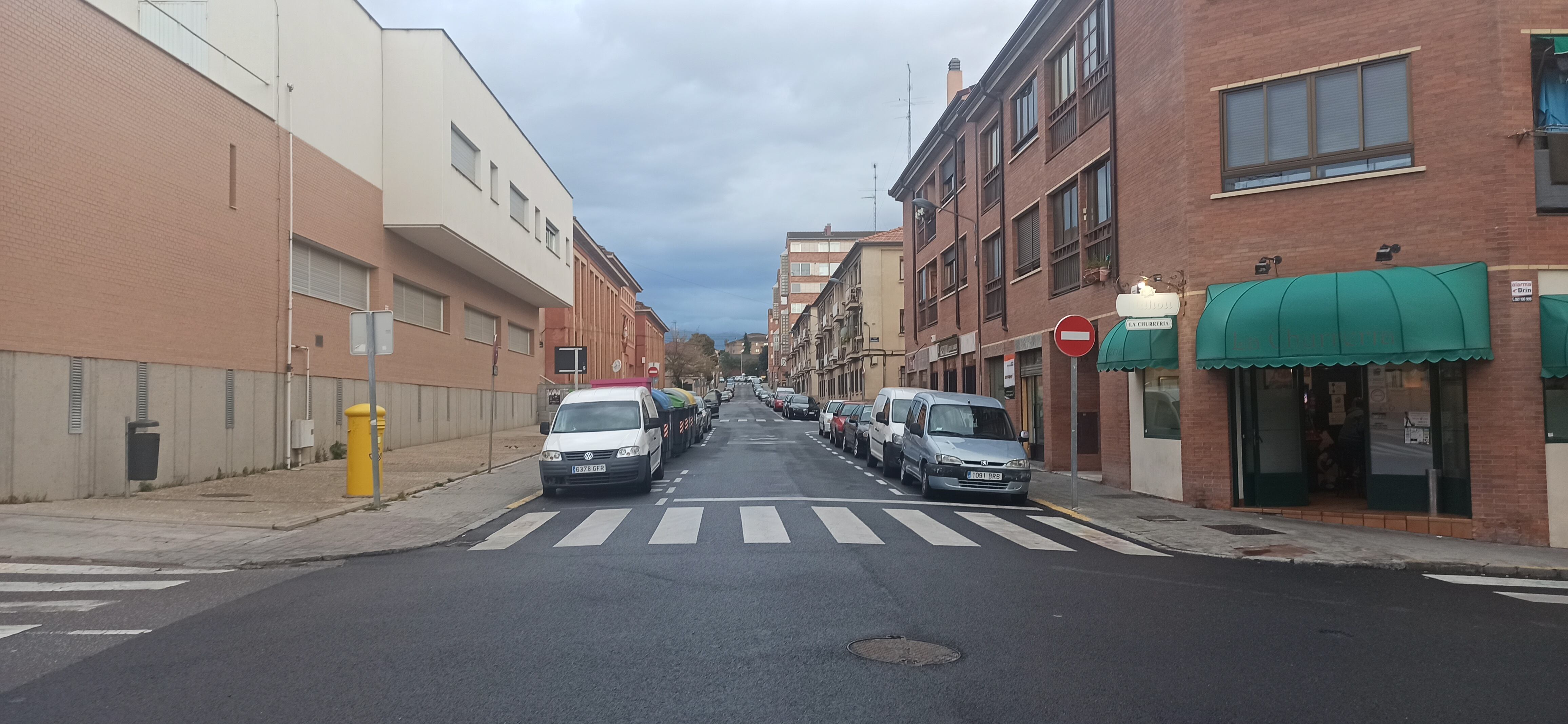 Corte de tráfico en la calle Santa Teresa de Jesús del barrio de la Albuera