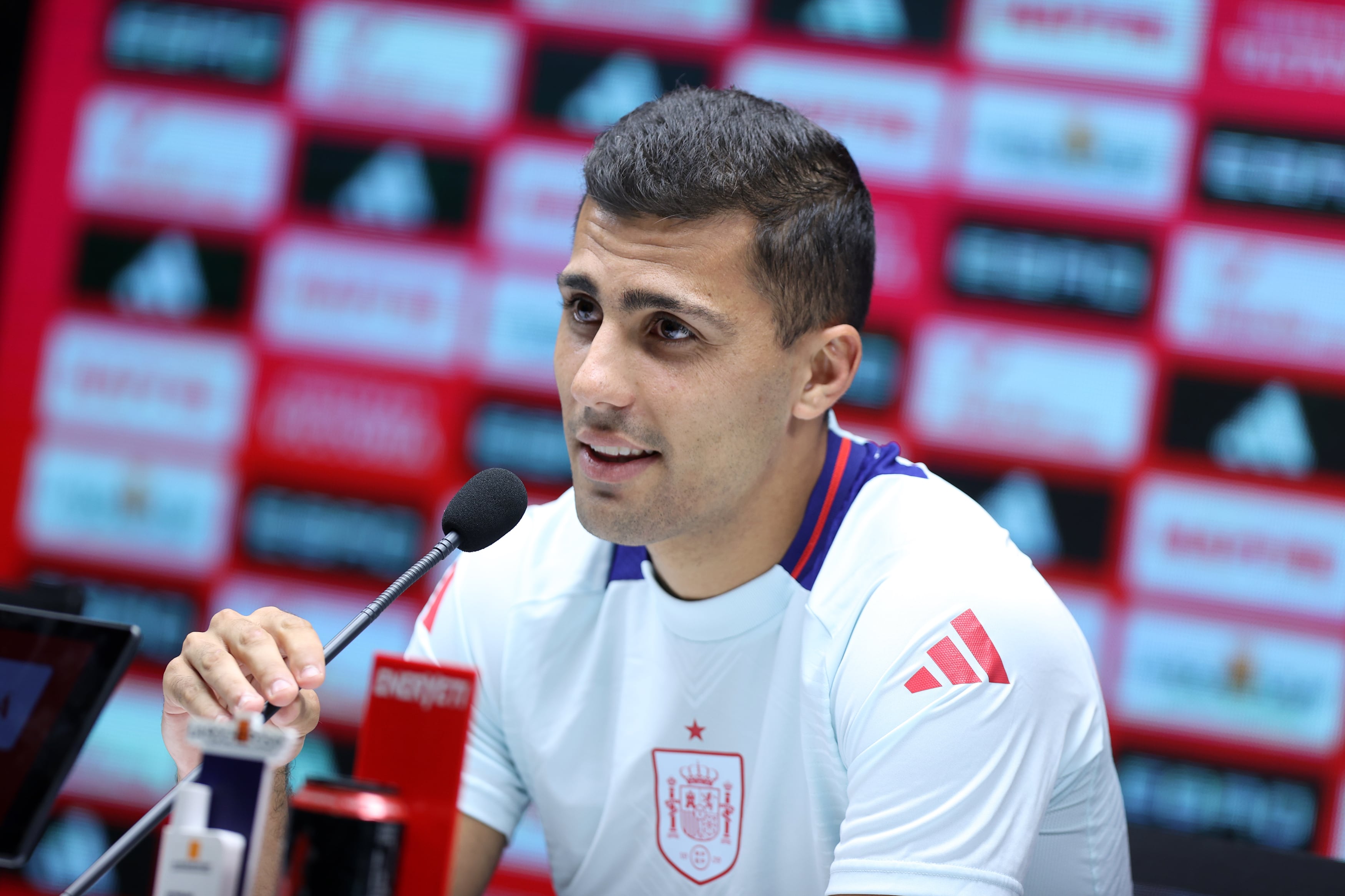 Rodri Hernández, en la previa del Turquía-España de clasificación para el Mundial 2026