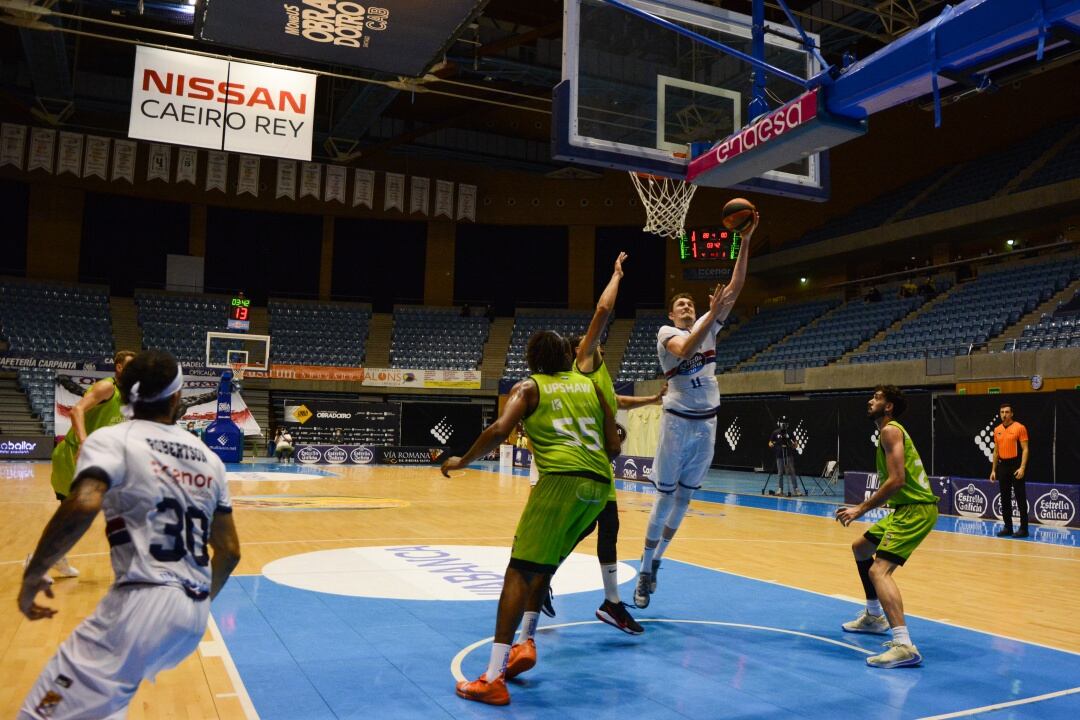 Laurynas Birutis anota una de sus canastas contra el Fuenlabrada