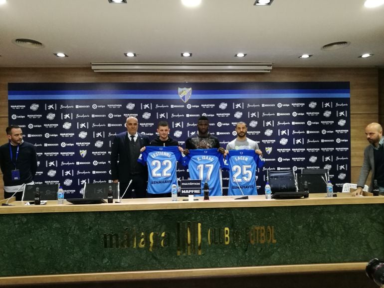 Lacen, Lestienne y Success posan con la camiseta del Málaga