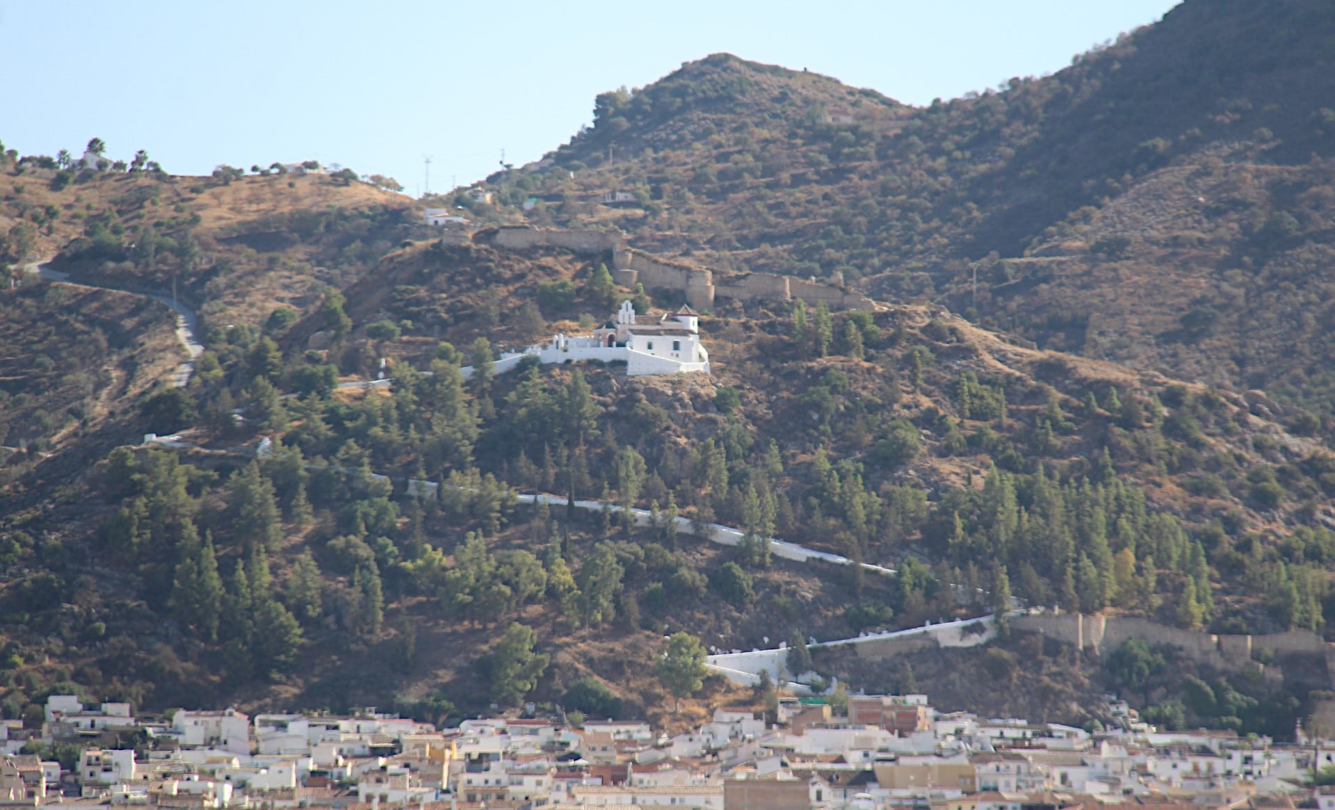 Vista de Cártama y su ermita