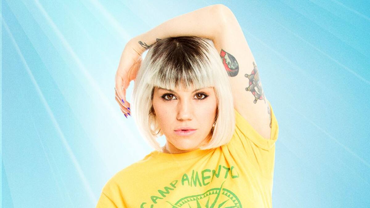 La cantante y actriz Angy Fernández recibe "La llamada"