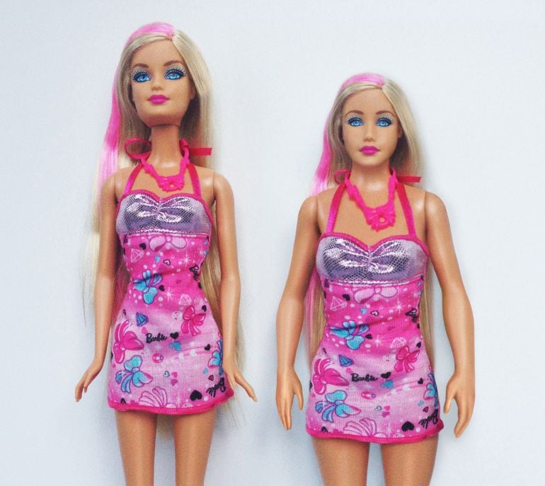 Las medidas de Barbie en comparación con las de la nueva muñeca Lammily.