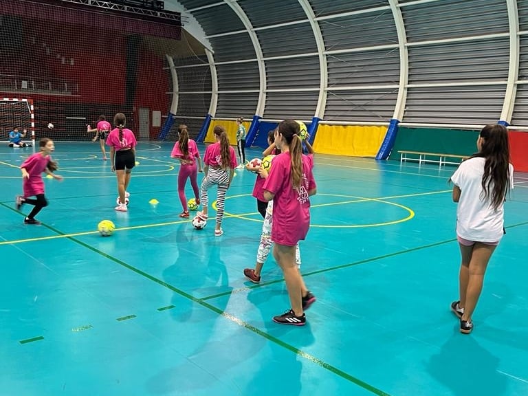 Entrenamiento del equipo femenino del CD Calé, del barrio del Espíritu Santo de Espinardo en Murcia