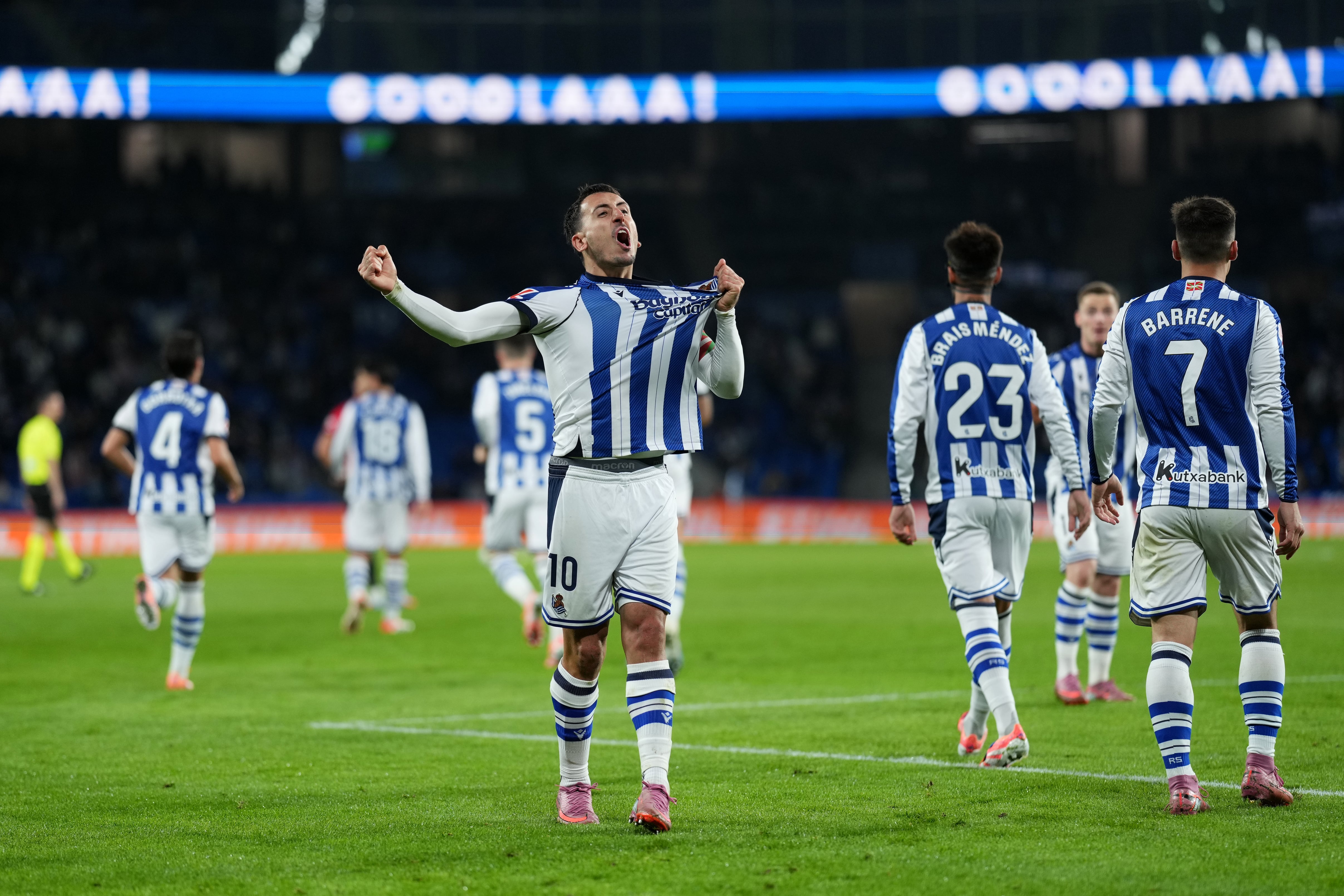 Mikel Oyarzabal celebra el tanto ante el RCD Mallorca. (Juan Manuel Serrano Arce/Getty Images)