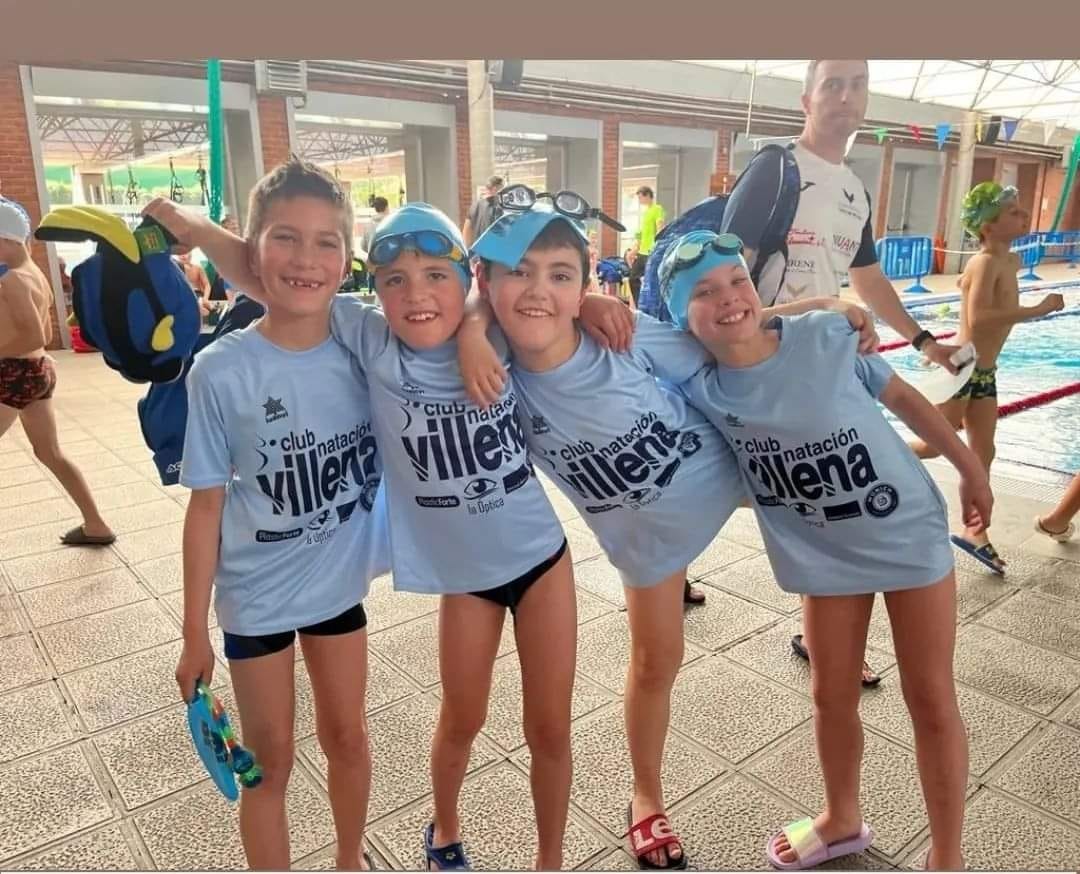 Nadadores del club natación de Villena