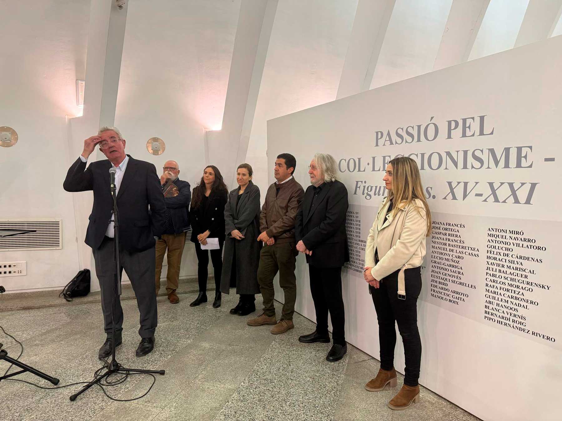 Paco Verdú, un dels principals impulsors d&#039;aquesta mostra que es pot veure a la Llotja Sant Jordi, durant la inauguració de la mateixa