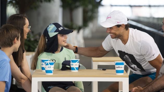 Rafa Nadal junto a la familia de Anita