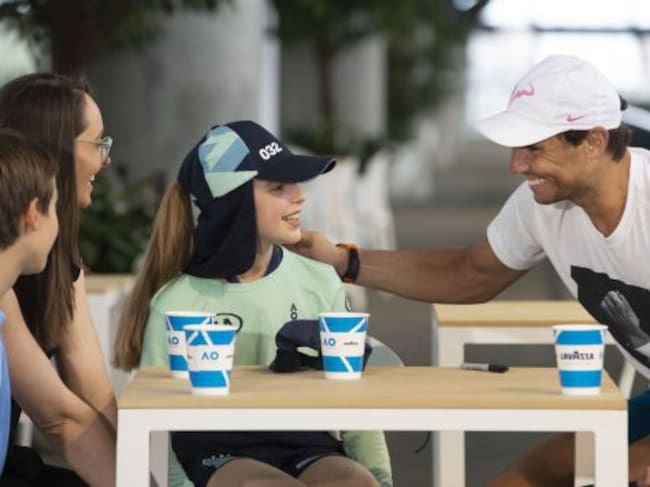 Rafa Nadal junto a la familia de Anita