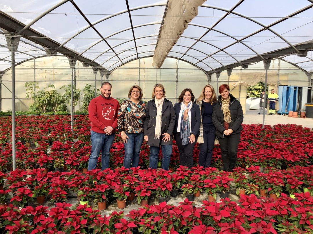 La alcaldesa de Motril, Luisa García Chamorro, visita junto a los concejales el vivero municipal