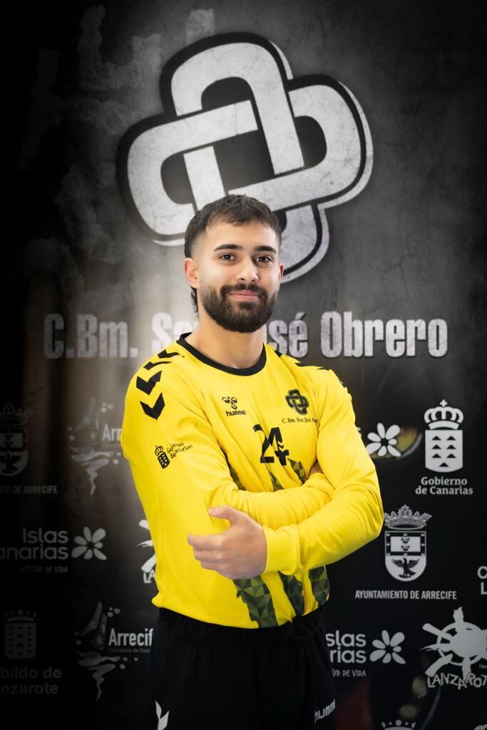 Roberto Molina con la camiseta del LandBit Lanzarote.