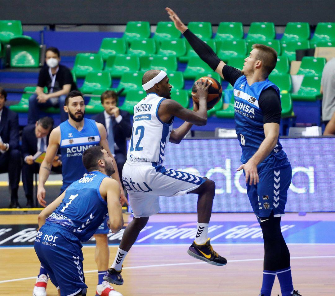 Radoncic intenta frenar la entrada a canasta de McFadden