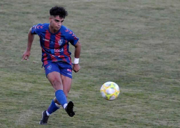 El jugador del juvenil, Diego Fernández, debutó con el primer equipo en partido oficial