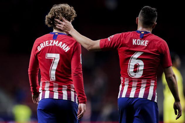 Antoine Griezmann y Koke Resurrección compartiendo los colores del Atlético