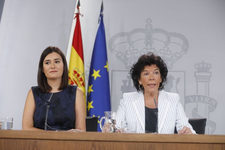 Rueda de prensa de la portavoz del Gobierno, Isabel Celaá, y la ministra de Sanidad, Carmen Montón, tras el Consejo de Ministros. 