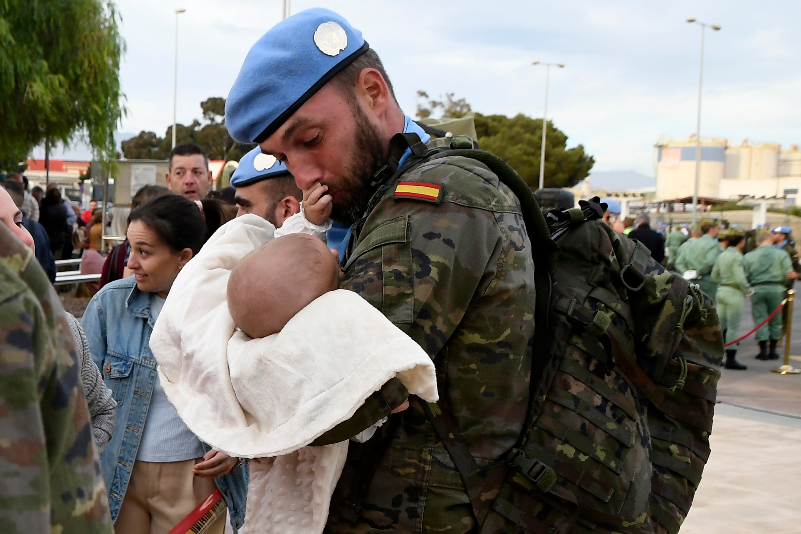 ALMERÍA, 15/11/2022.- La segunda rotación de 600 militares del contingente Brigada de Líbano XXXII (Brilib XXXVIII), que participa en la misión Libre Hidalgo, salen este martes desde el aeropuerto de Almería al Líbano. EFE/Carlos Barba
