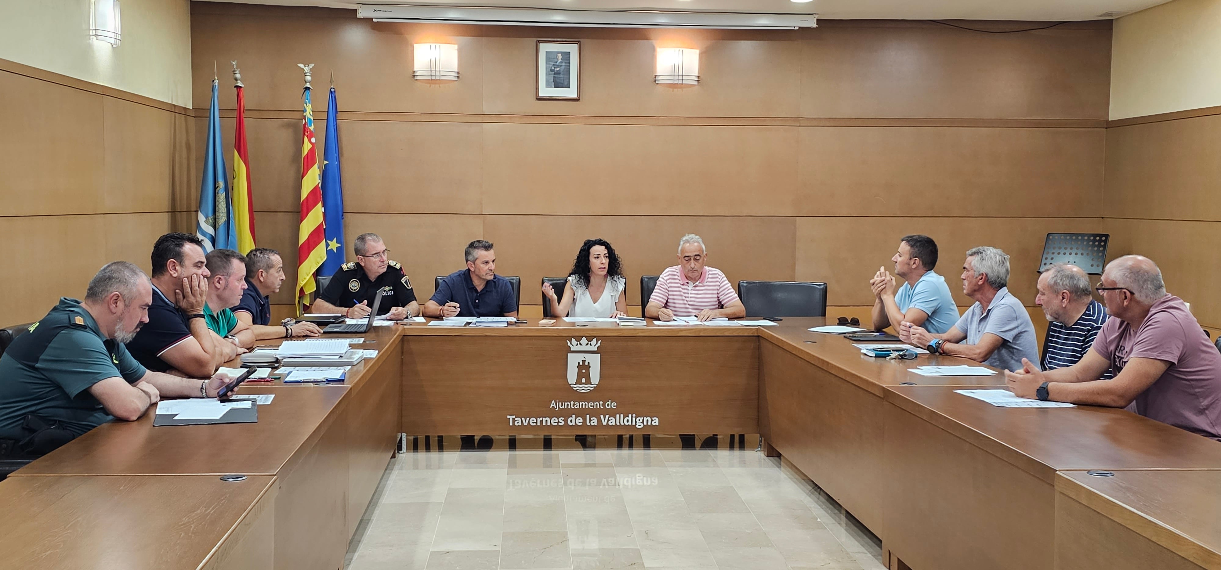 Un momento de la reunión del dispositivo de seguridad desplegado con motivo de las fiestas patronales.