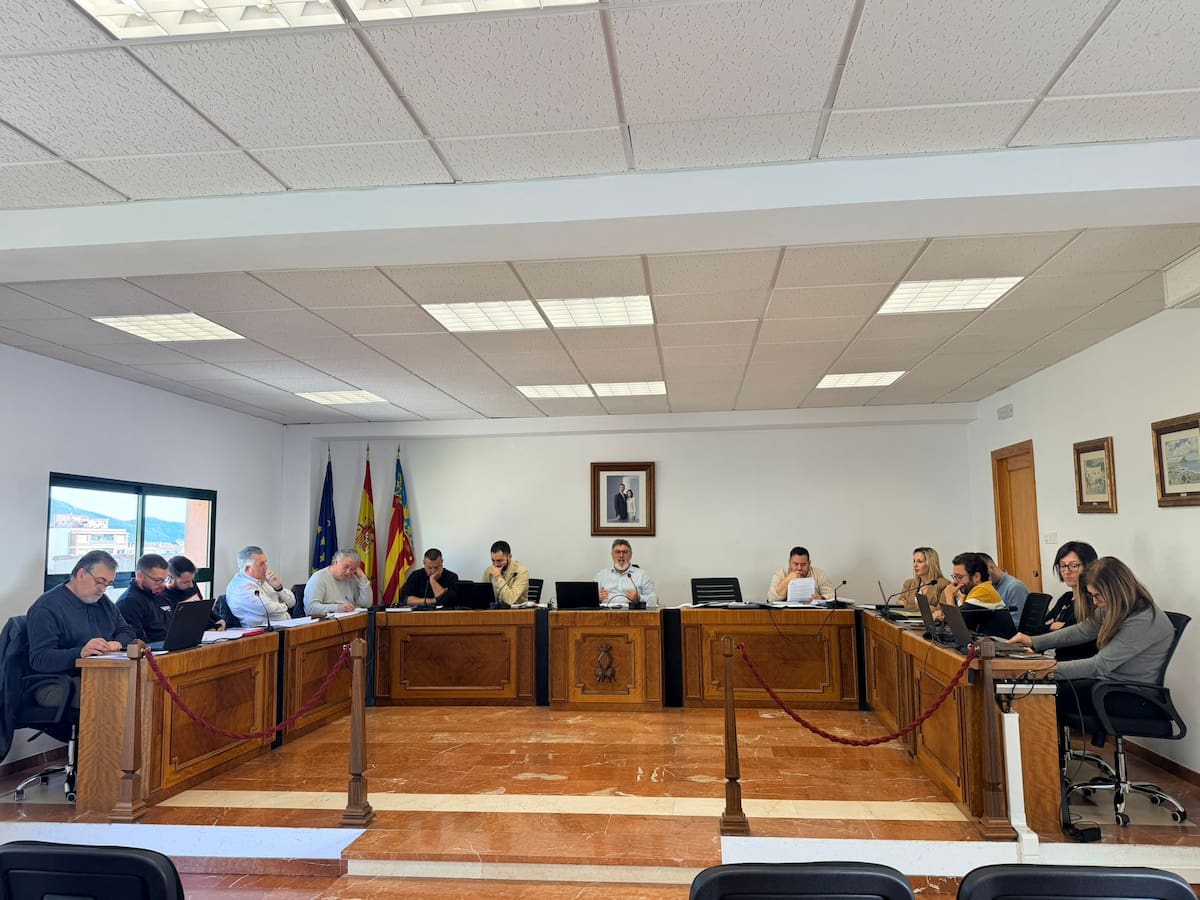 Muro aprueba su presupuesto con los votos a favor de Compromís y PSPV-PSOE y la abstención del PP