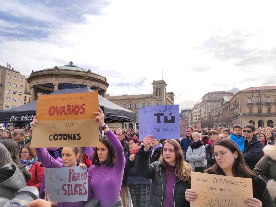 Concentración convocada en Pamplona por colectivos feministas