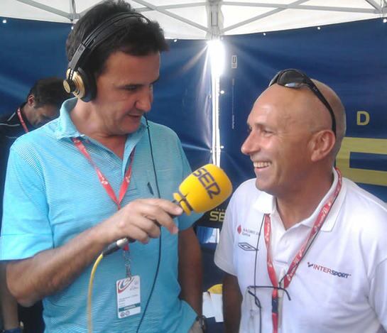 José Ramón ha entrevistado al director del equipo Xacobeo Galicia en la meta de Lleida