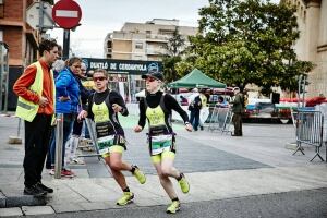 El dúo del SBR Elda Para+Triatlón dando una curva