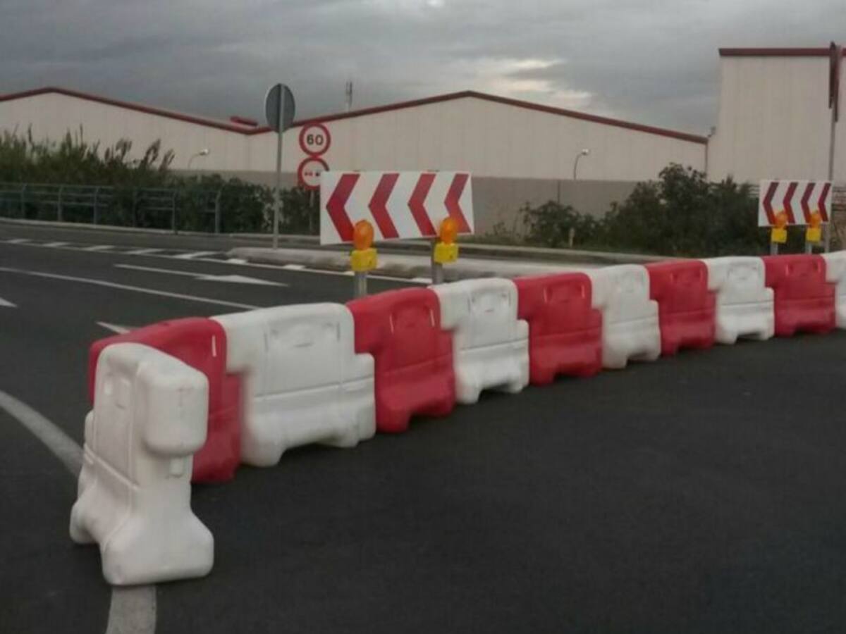 El cierre del puente que conecta San Julián con el aeropuerto provoca un caos entre vecinos, turistas y comerciantes de la zona