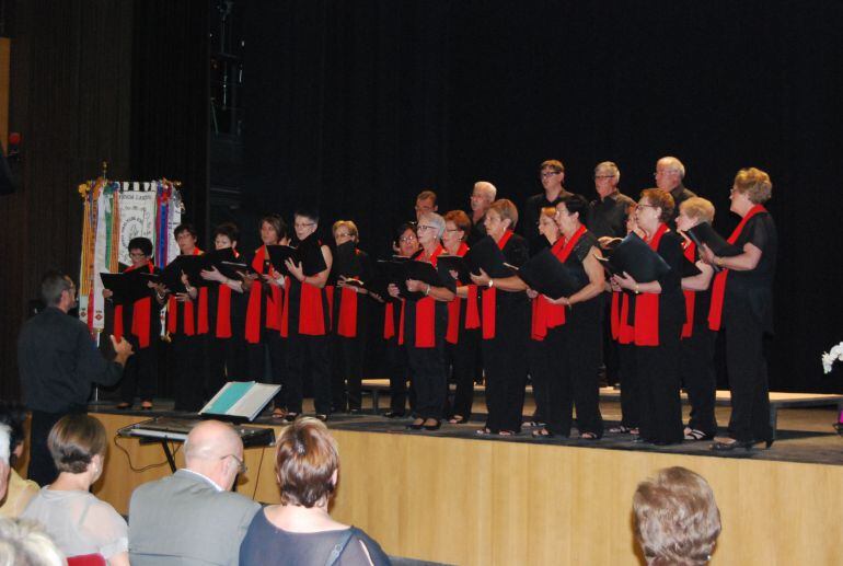 Una de les corals participants a Alpicat, a l'inici del Segrià Corals 2014.