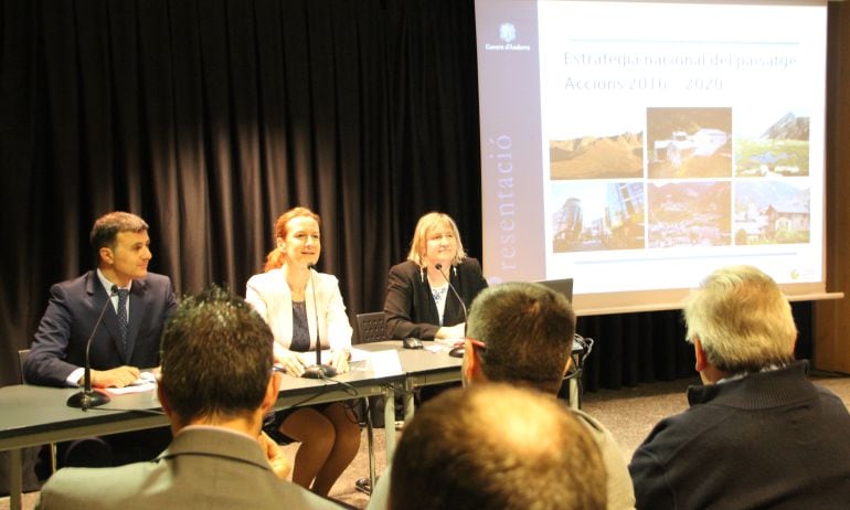 La ministra de Medi Ambient, Sílvia Calvó, durant la presentació del pla estratègic del paisatge, avui.