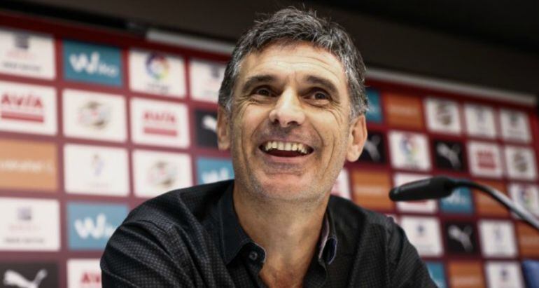 Mendilibar sonríe en su comparecencia previa a la visita a Málaga