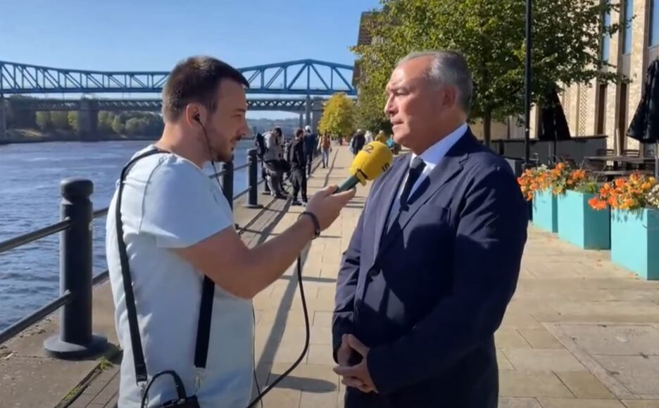 El vicepresidente deportivo del Barça Rafa Yuste, junto a Santi Ovalle