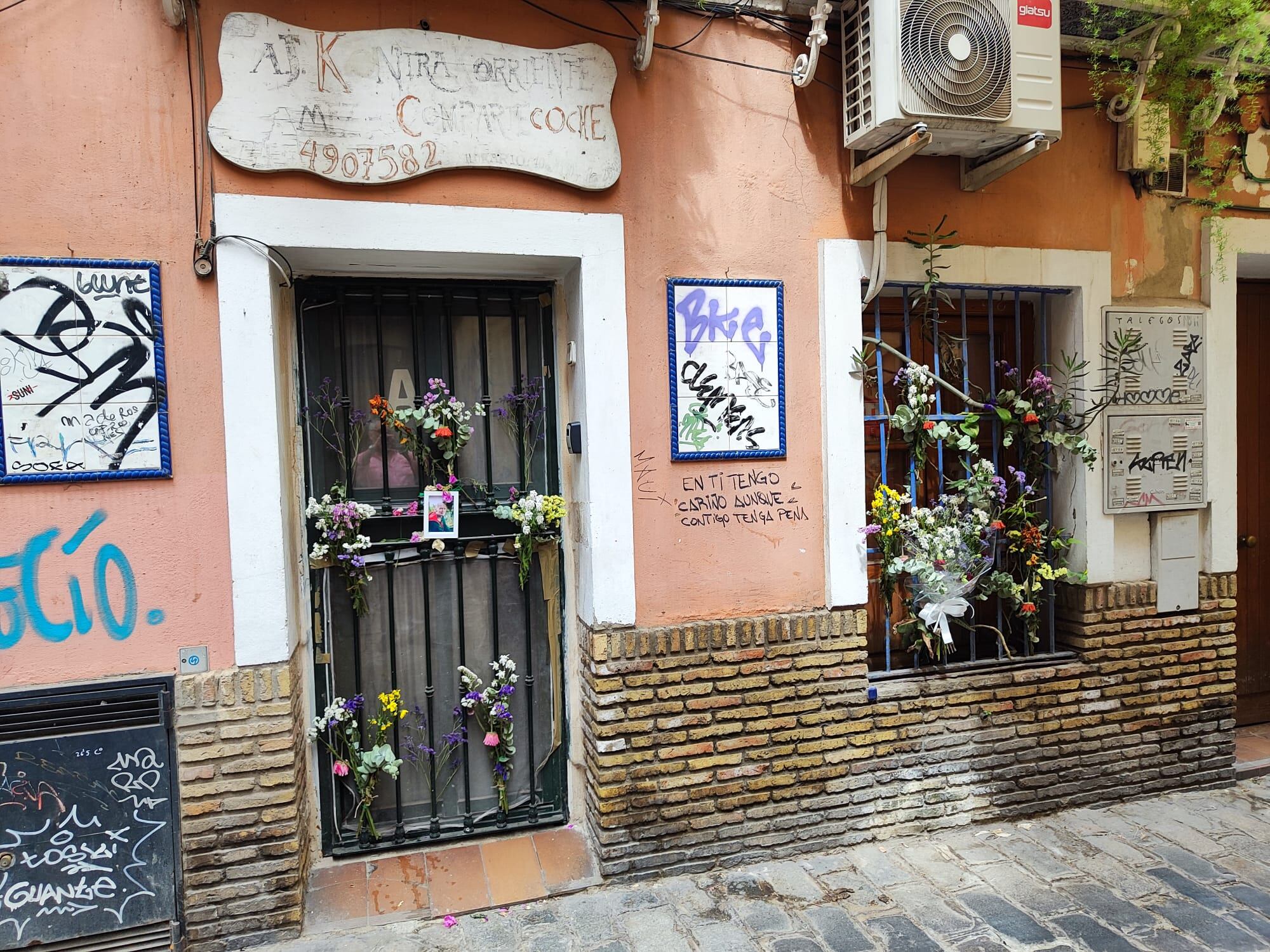 Ventana de la calle González Cuadrado (Sevilla), donde estaba Fran, "El Alemán" recientemente fallecido de ELA