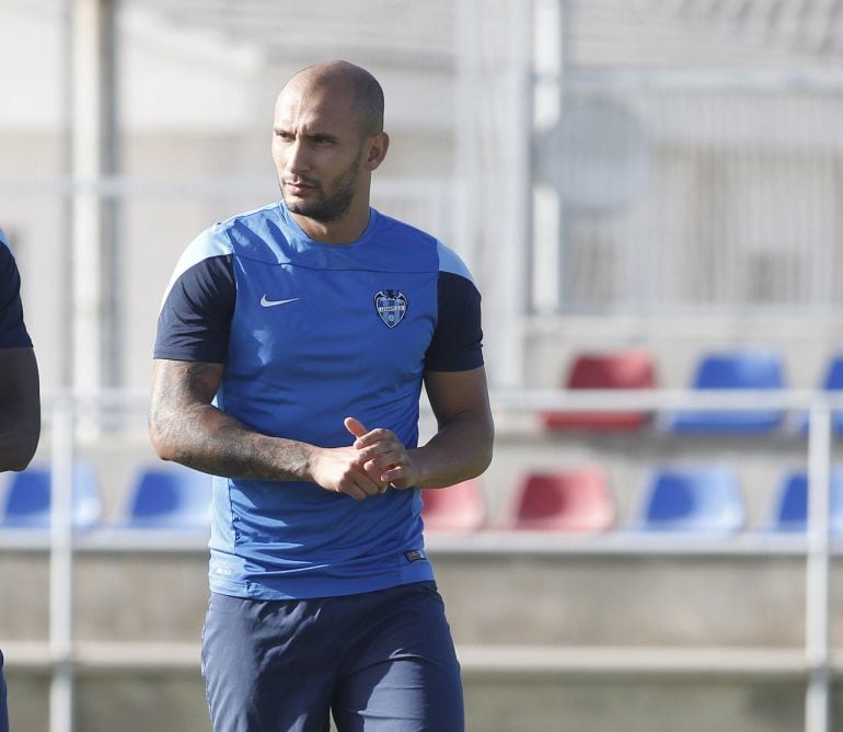 22/10/14  LEVANTE UD ENTRENAMIENTO SIMAO MATE - RAFAEL MARTINS