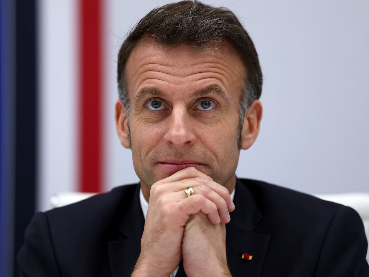 Macron insta a defensar "tots els drets" de les dones en la salutació de la Constitució
