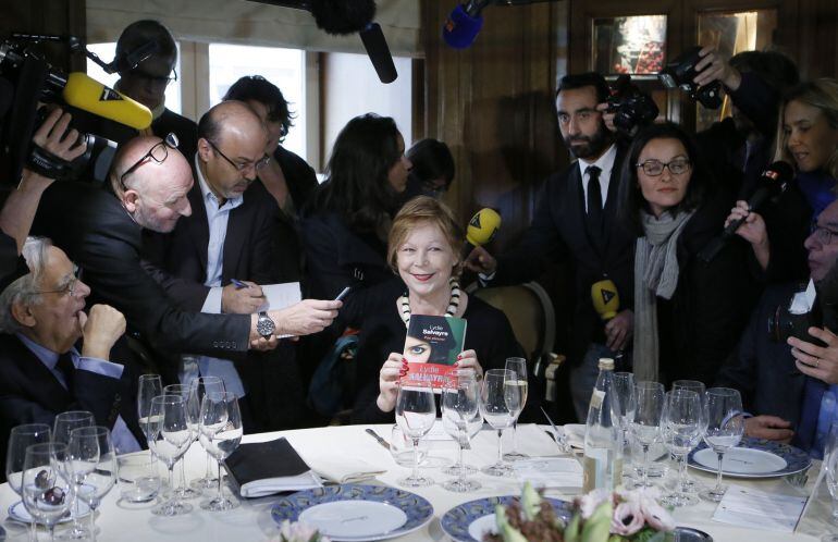 La escritora Lydie Salvayre, de padres españoles, premio Congourt, por su novela 'Pas pleurer', que versa sobre la Guerra Civil.
