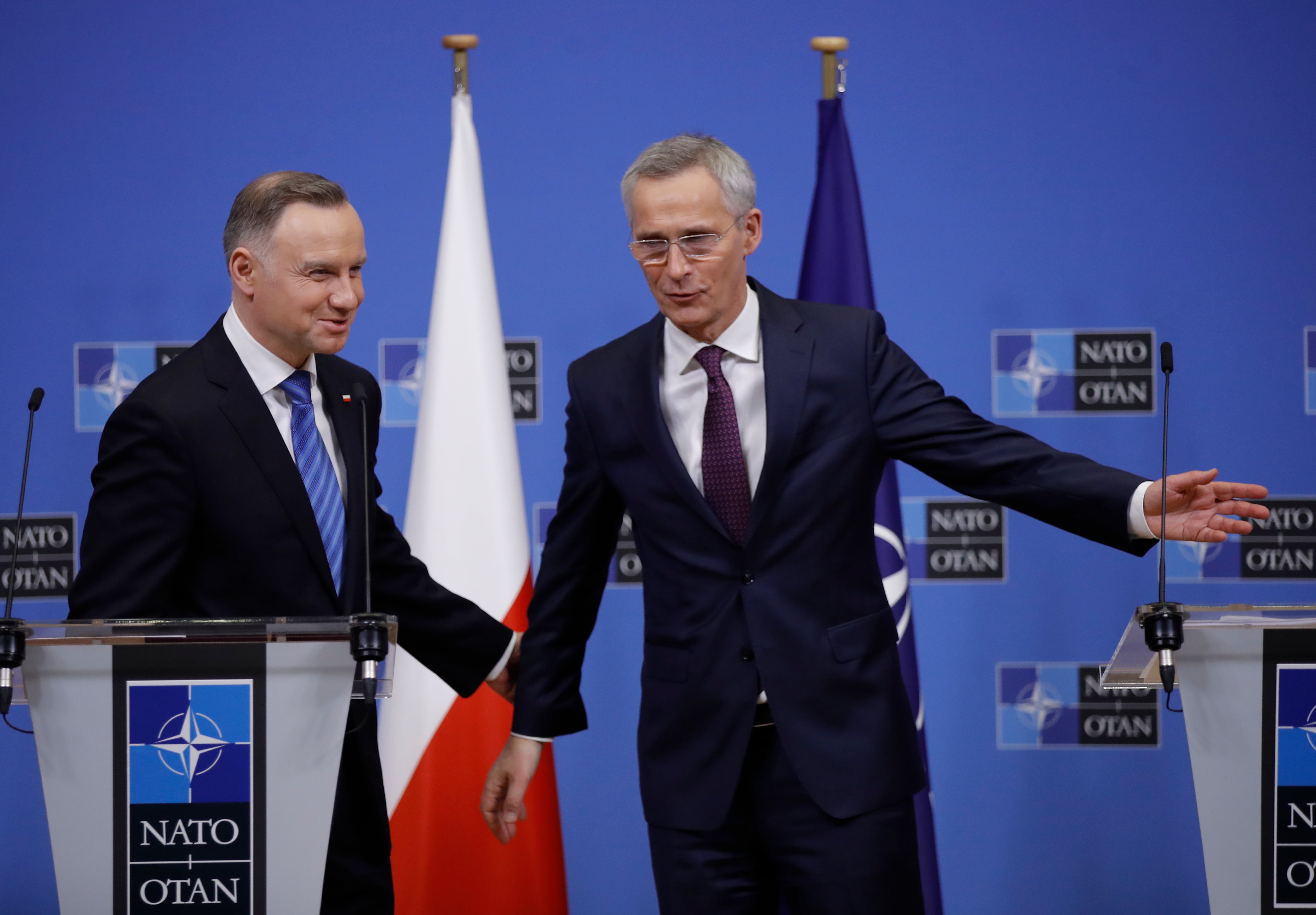 El presidente de Polonia, Andrzej Duda, junto con el secretario general de la OTAN, Jens Stoltenberg