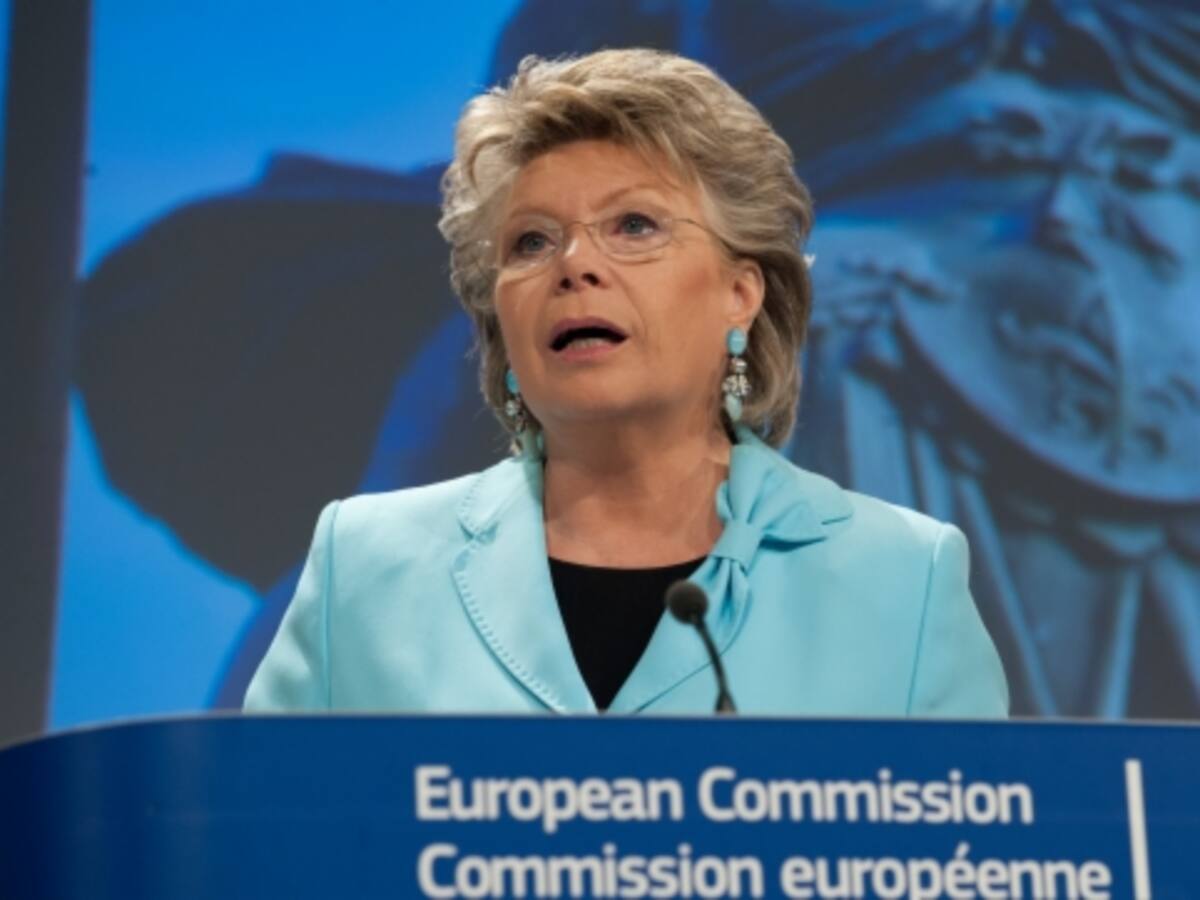 Reding reclama diàleg per evitar que Catalunya se separi d'Espanya