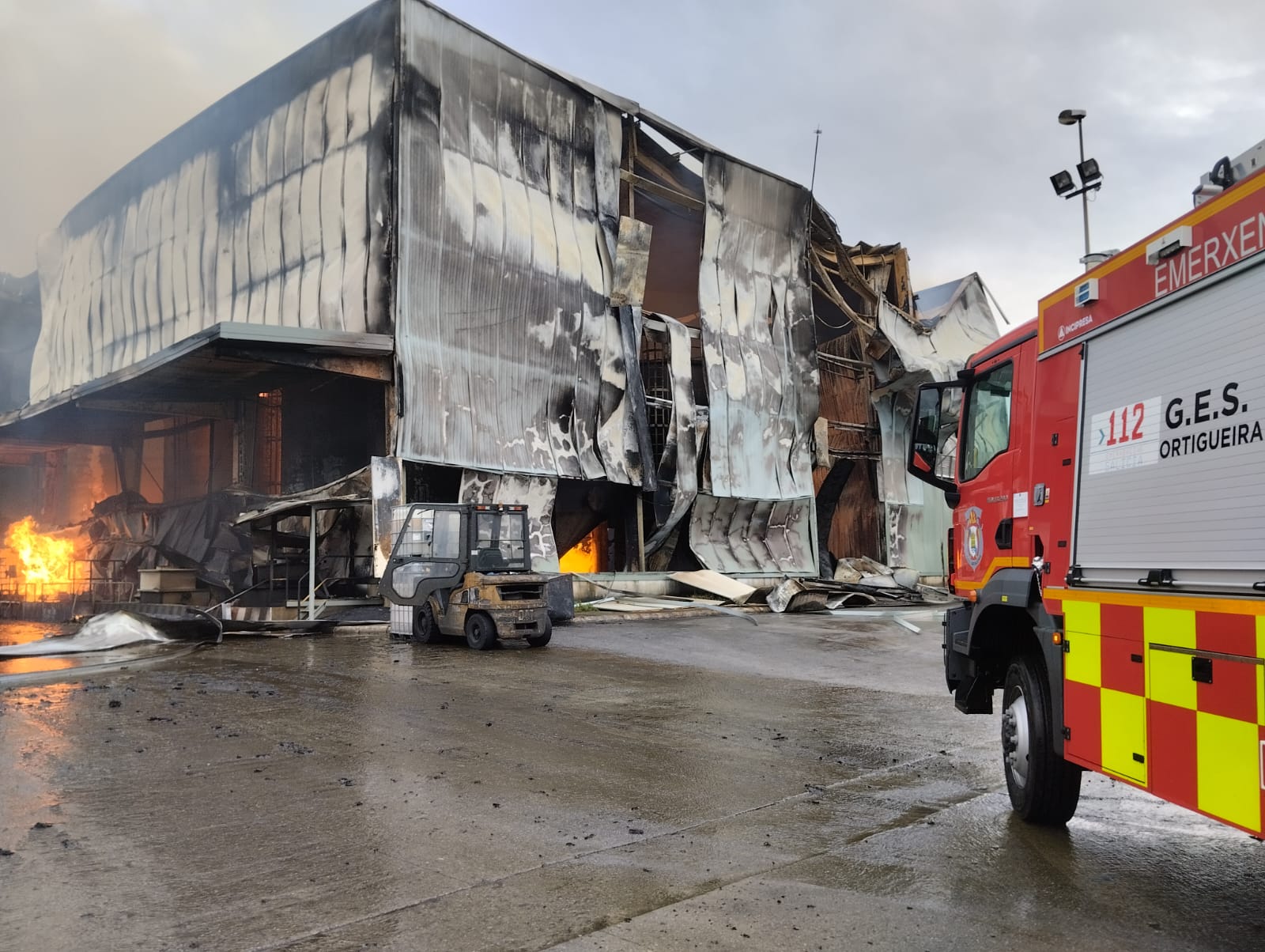 Imagen de archivo de un operativo del GES ortegano en un incendio en As Somozas