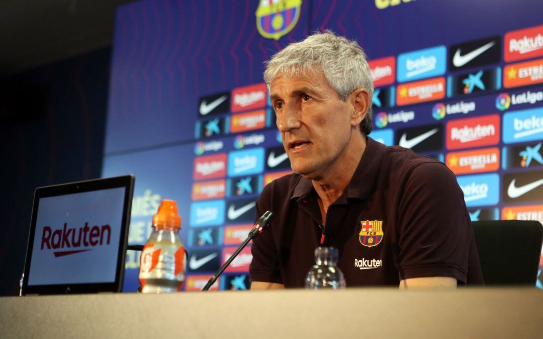 El entrenador del FC Barcelona, Quique Setién, en rueda de prensa. 